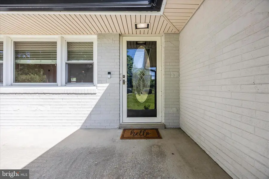 16215 Redland Rd, Rockville, MD 20855 - #2