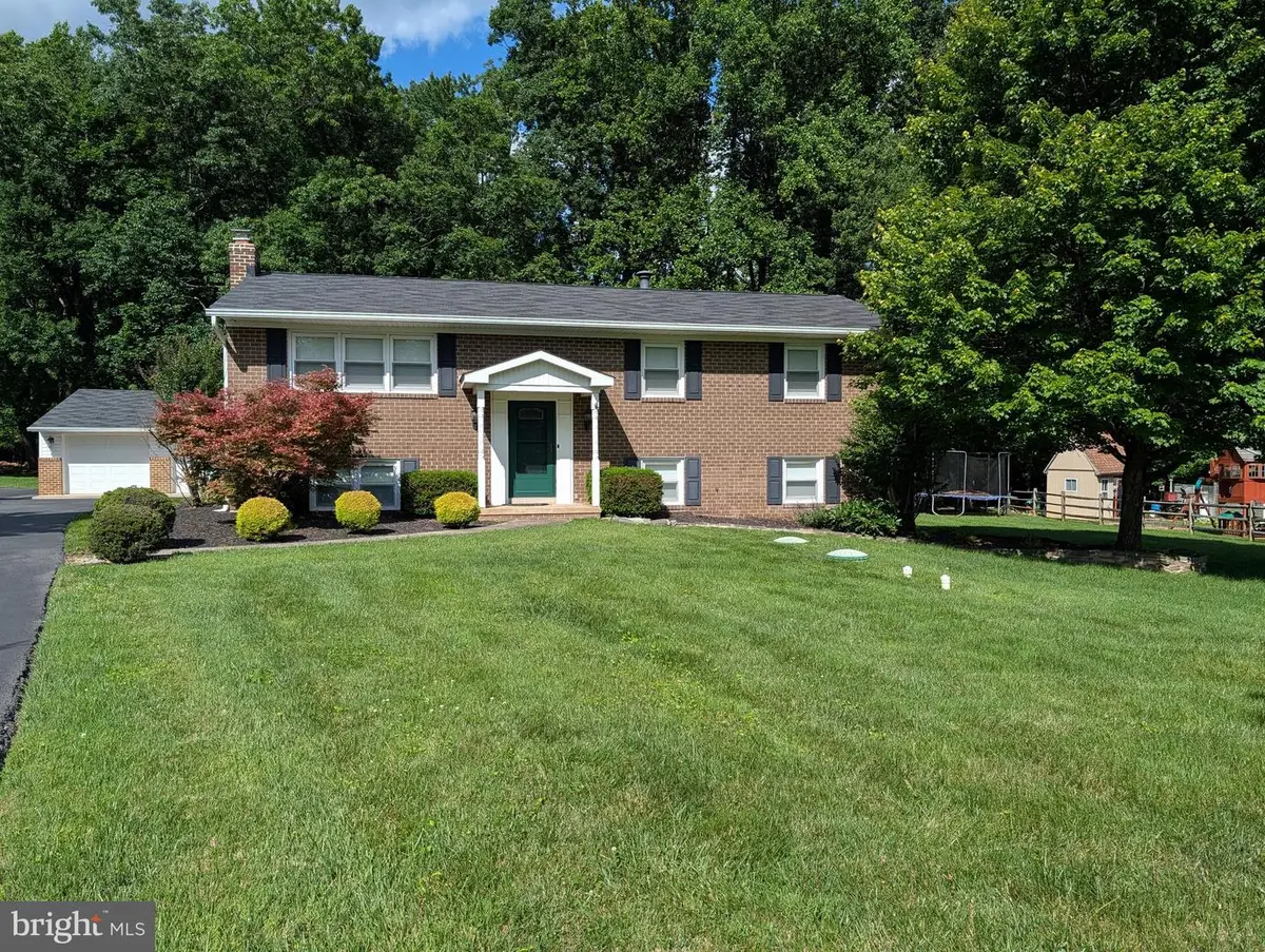 8705 Woodfield Ct, Gaithersburg, MD 20882 - #1