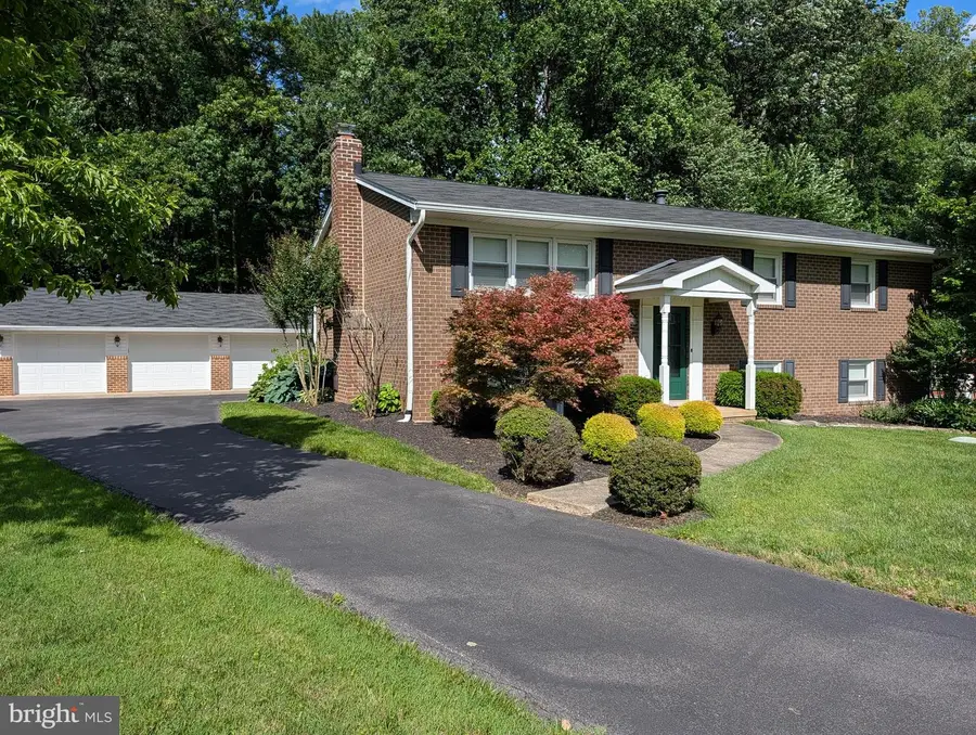 8705 Woodfield Ct, Gaithersburg, MD 20882 - #2