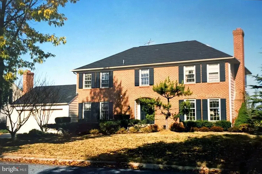 9217 Copenhaver Dr, Potomac, MD 20854 - #2