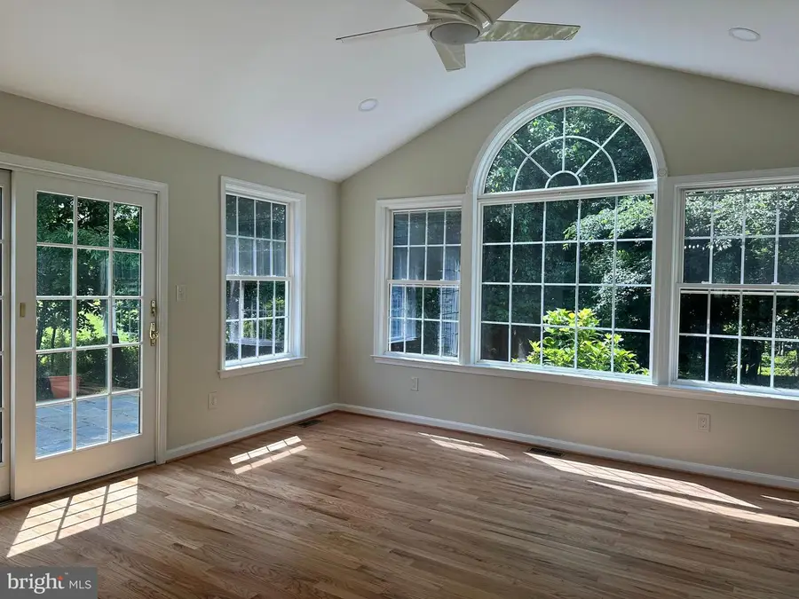 10 Caddy Ct, Derwood, MD 20855 - #2