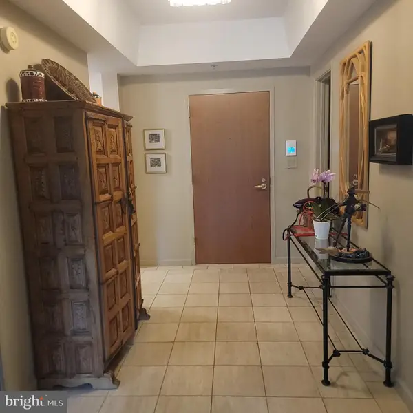 5600 Wisconsin Ave #1-207, CHEVY CHASE, MD 20815