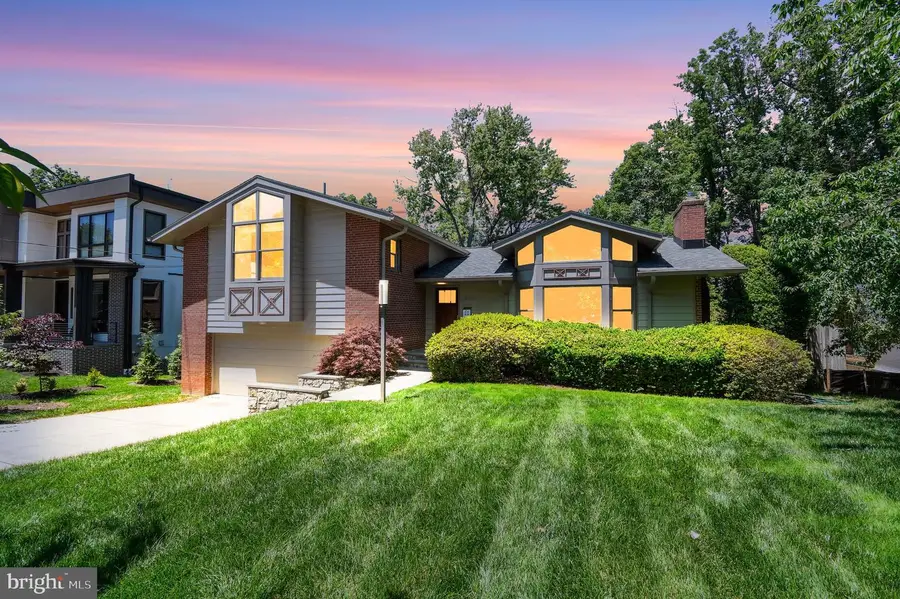 5829 Marbury Rd, Bethesda, MD 20817 - #2