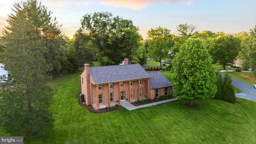 8701 Lochaven Dr, Gaithersburg, MD 20882 - #2