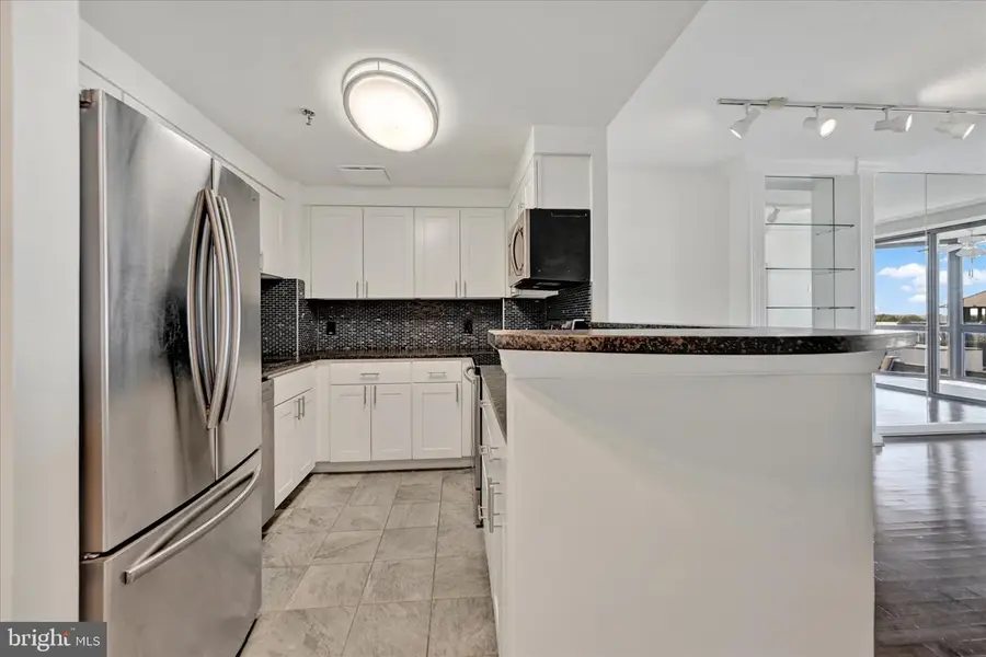 24 Courthouse Sq #807, Rockville, MD 20850 - #3
