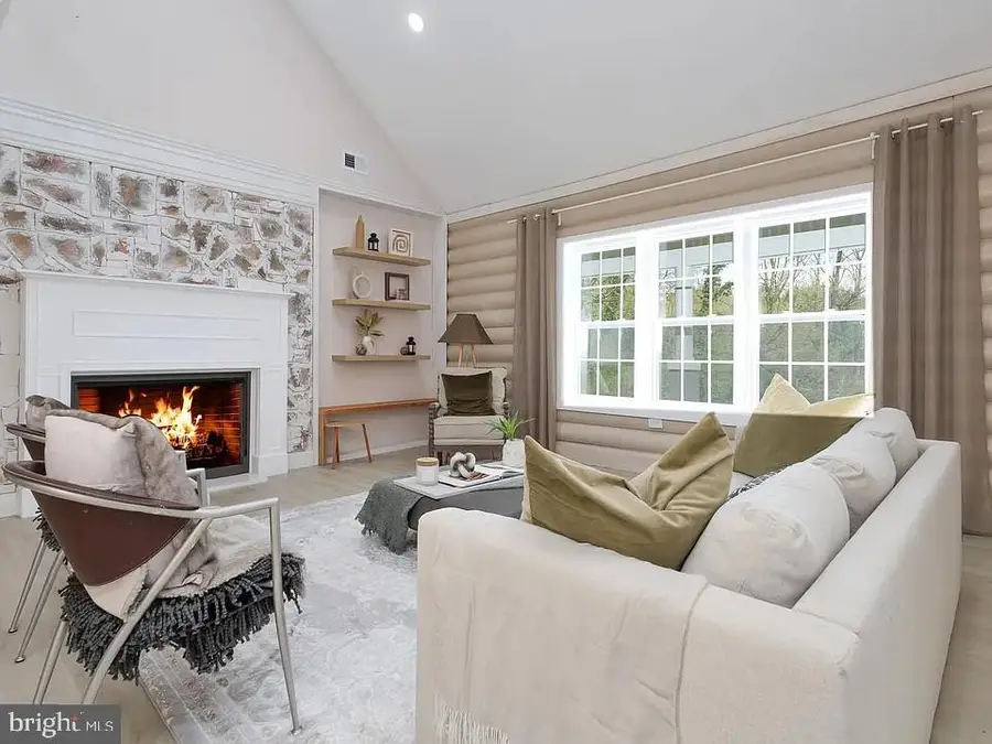 23311 Woodfield Rd, Gaithersburg, MD 20882 - #2
