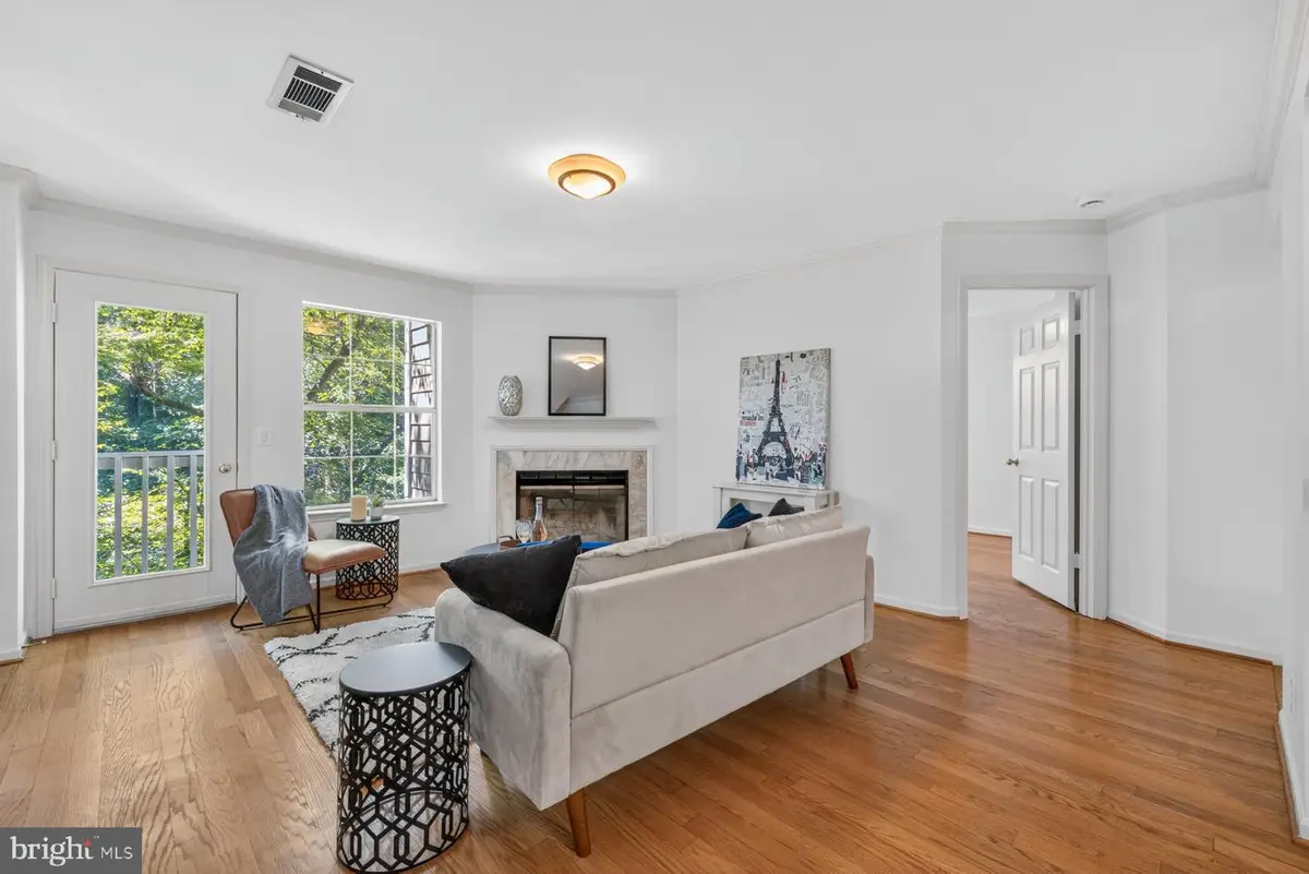5818 Inman Park Cir #210, Rockville, MD 20852 - #1