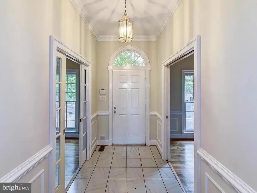 8904 Barrowgate Ct, Potomac, MD 20854 - #2