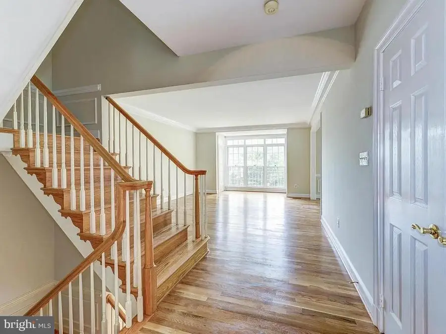 8904 Barrowgate Ct, Potomac, MD 20854 - #3