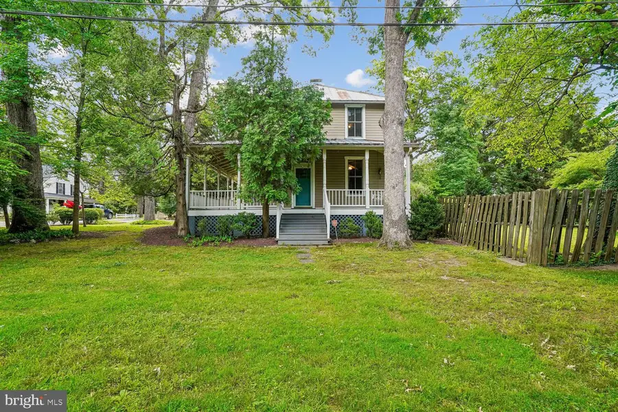 16 Maple Ave, Washington Grove, MD 20880 - #3