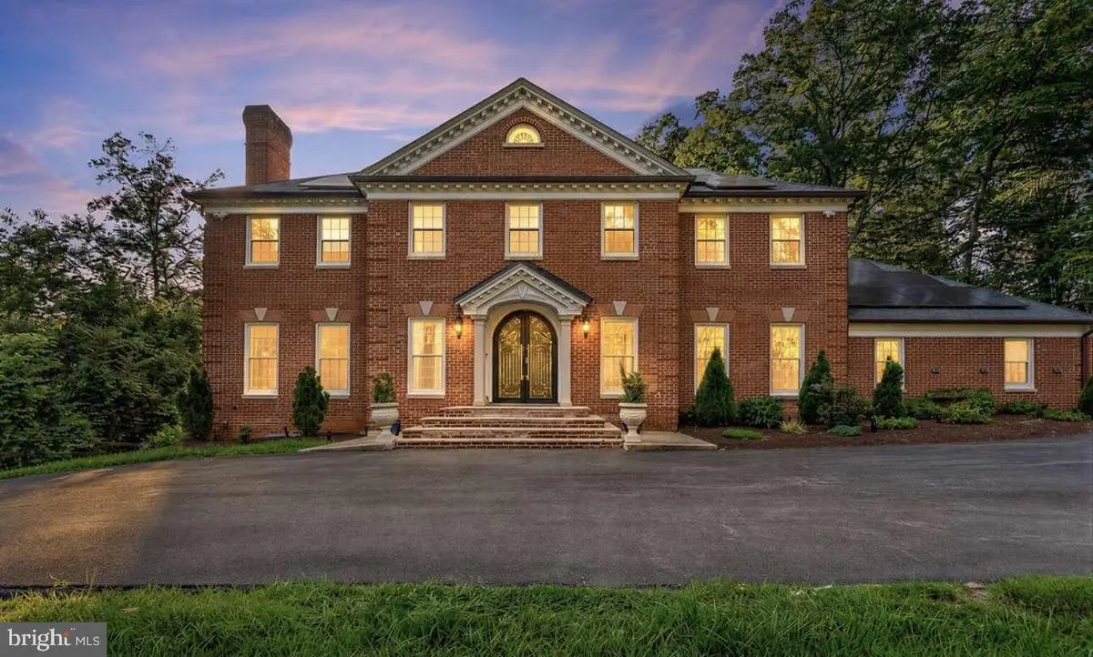 10900 Tara Rd, Rockville, MD 20854 - #1