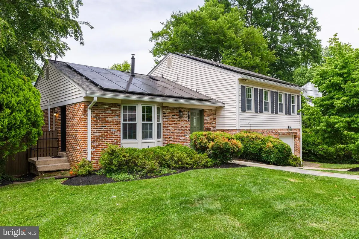 8719 Postoak Rd, Potomac, MD 20854 - #1