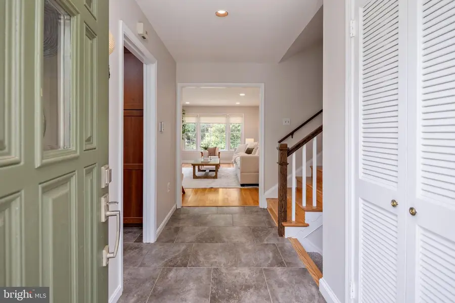 8719 Postoak Rd, Potomac, MD 20854 - #2