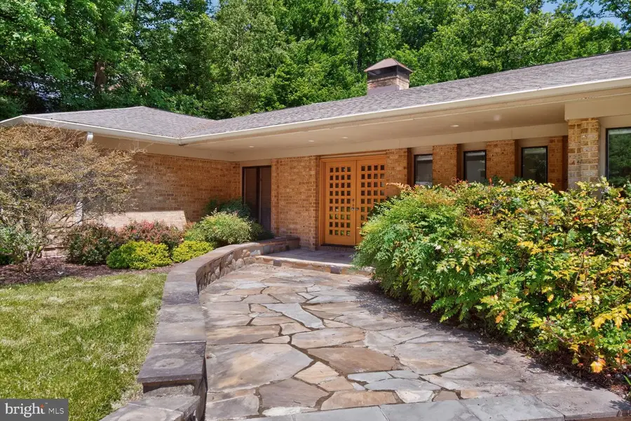 10801 Balantre Ln, Potomac, MD 20854 - #2