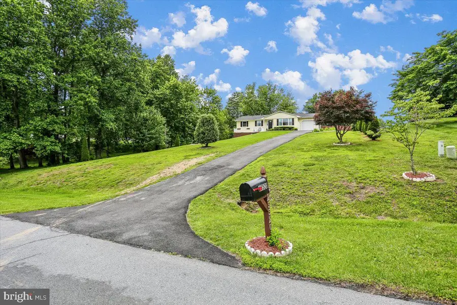 25520 Jonnie Ct, Gaithersburg, MD 20882 - #2