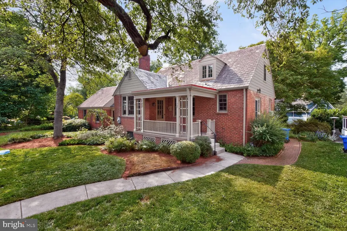 702 Mcneill Rd, Silver Spring, MD 20910 - #1