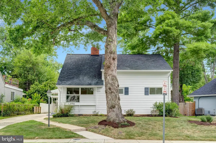 5701 Wainwright Ave, Rockville, MD 20851 - #2