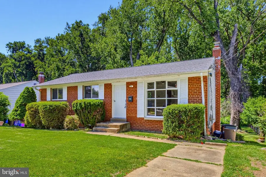 5115 Brentford Dr, Rockville, MD 20852 - #2