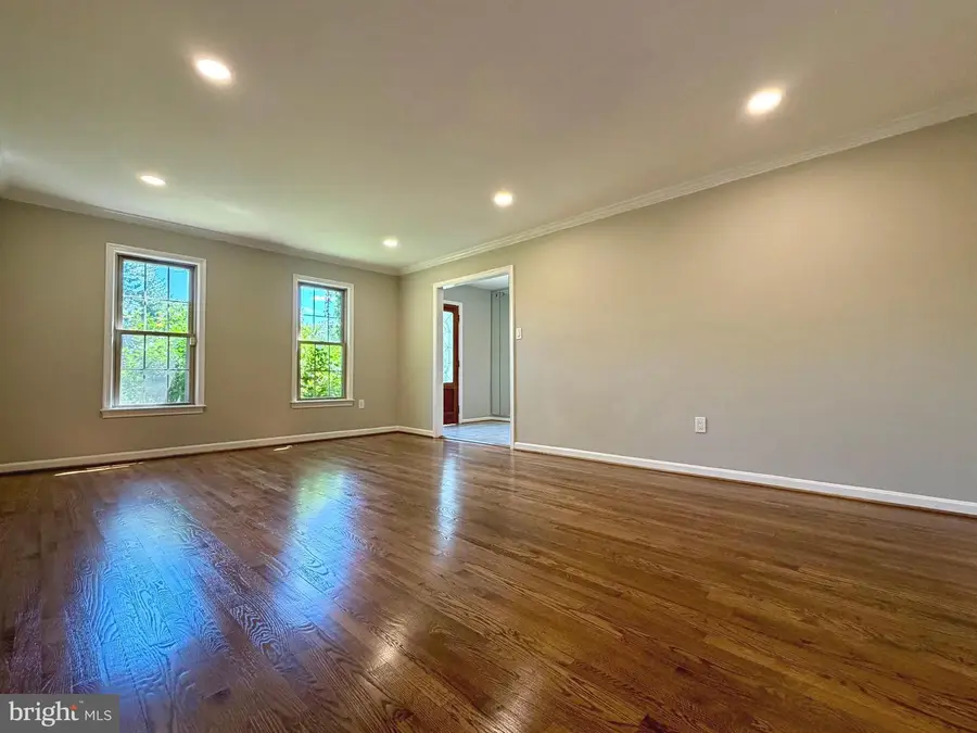 9106 Jones Mill Rd, Chevy Chase, MD 20815 - #3