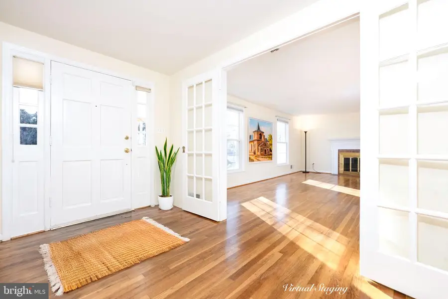 9125 Copenhaver Dr, Potomac, MD 20854 - #3