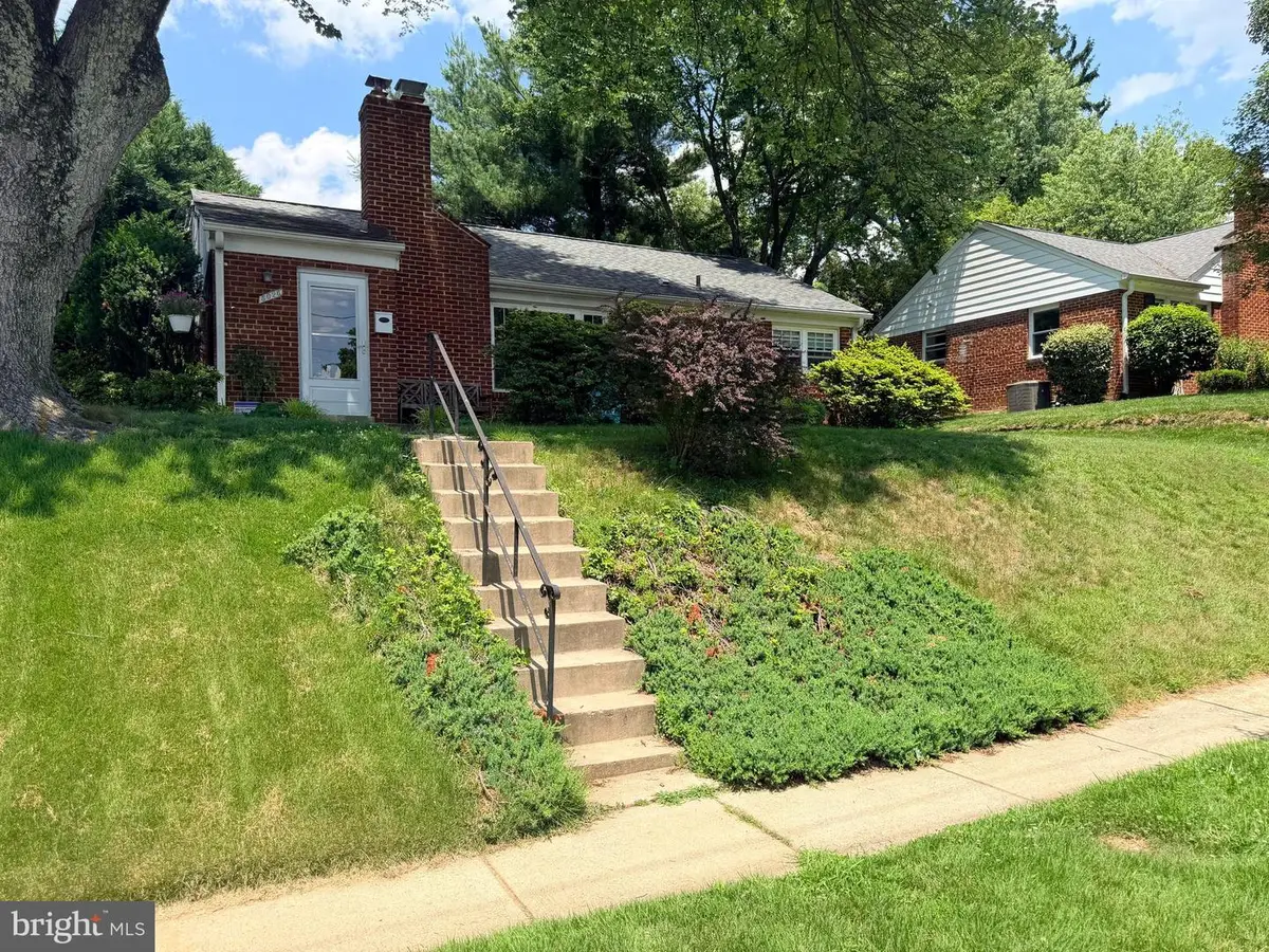 5025 Cushing Dr, Kensington, MD 20895 - #1