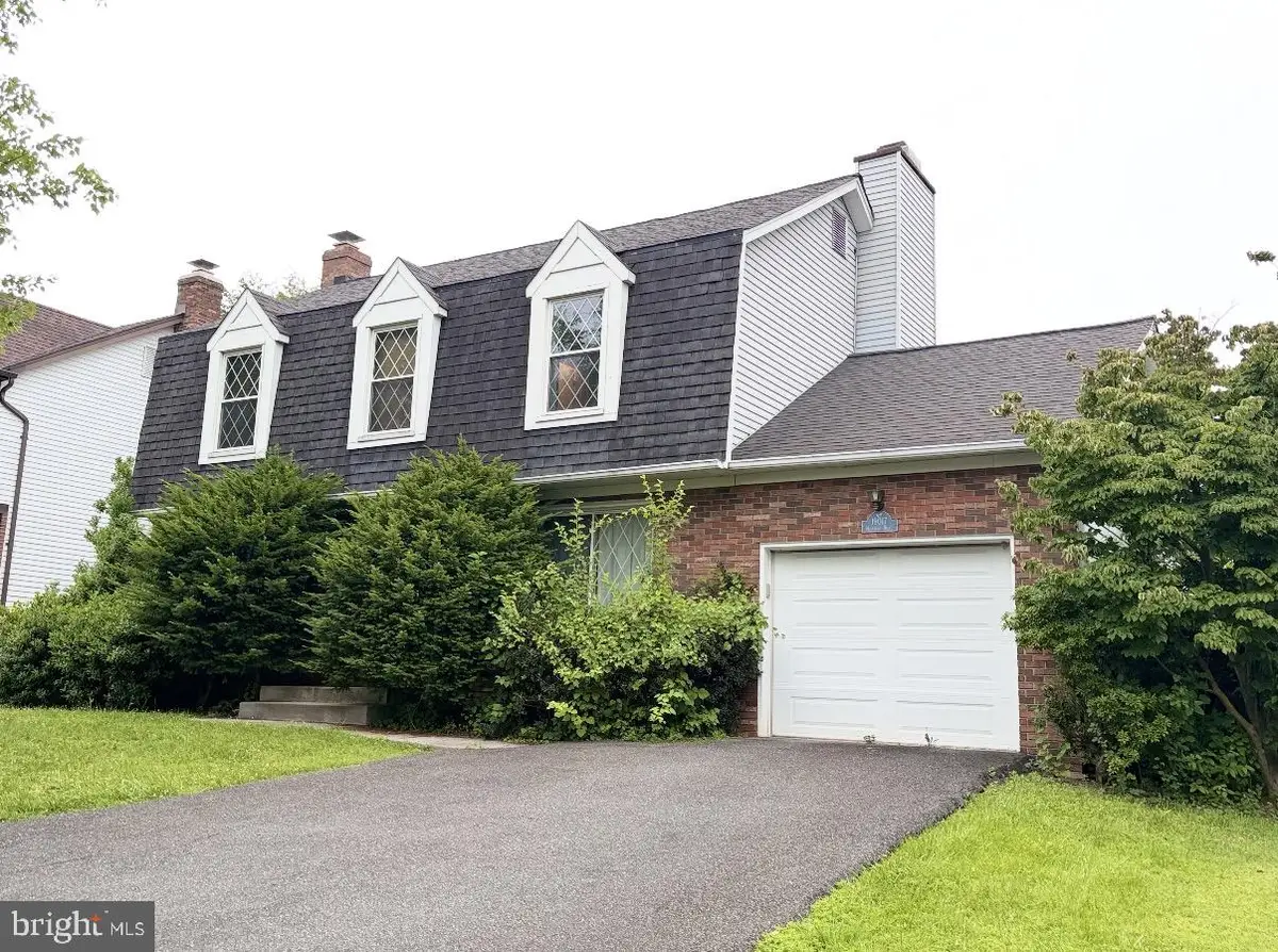 19017 Mcfarlin Dr, Germantown, MD 20874 - #1