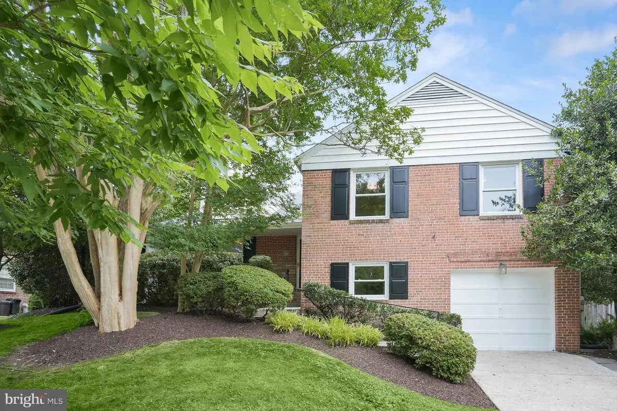 9210 Bardon Rd, Bethesda, MD 20814 - #1