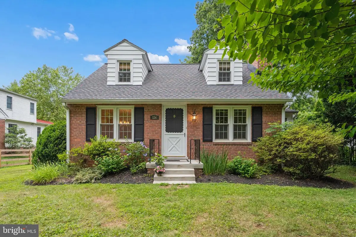 124 Chestnut Ave, Washington Grove, MD 20880 - #1