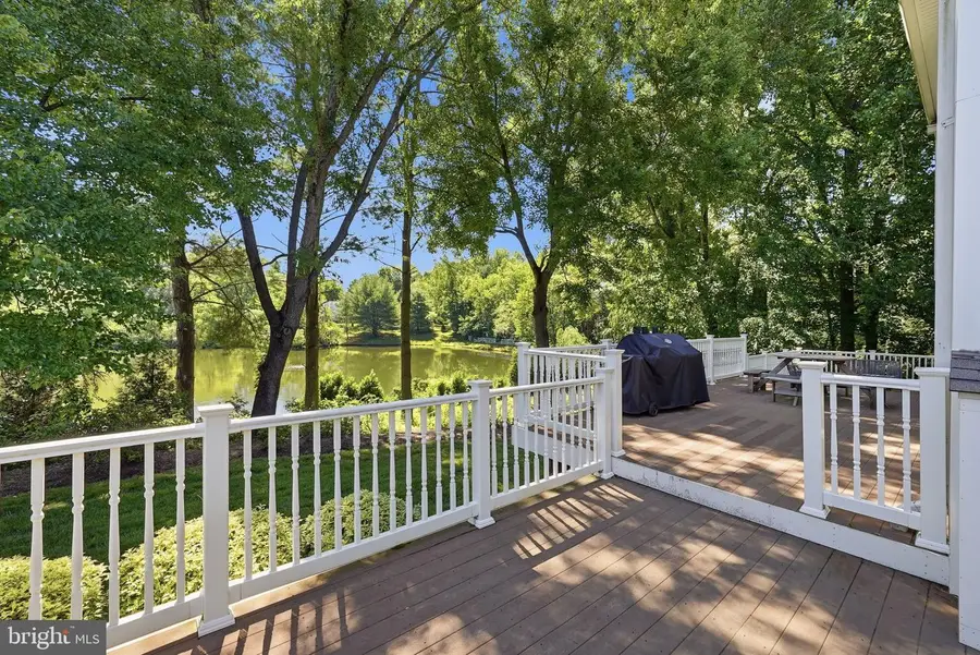 10211 Lakewood Dr, Rockville, MD 20850 - #2