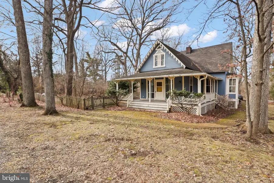206 Grove Ave, Washington Grove, MD 20880 - #2