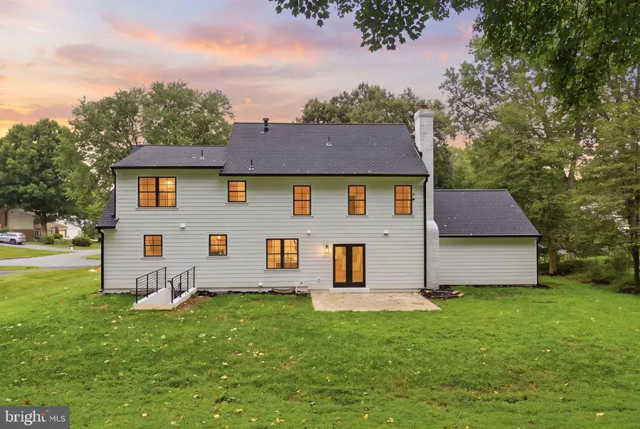 16605 Cavalry Dr, Rockville, MD 20853 - #2