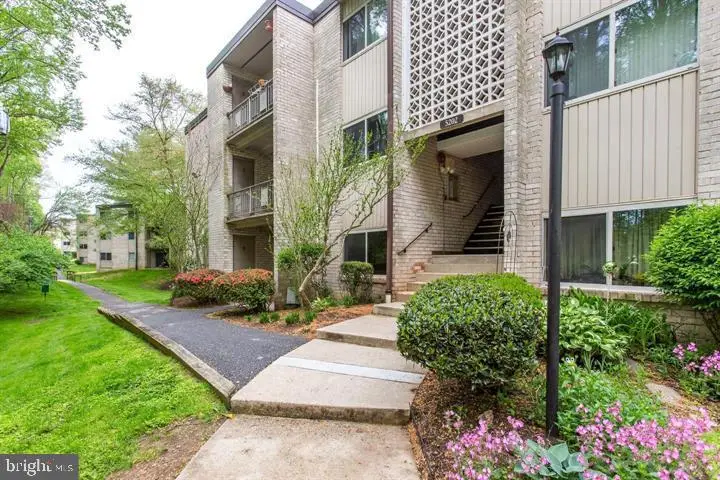 5202 Crossfield Ct #126, Rockville, MD 20852 - #1