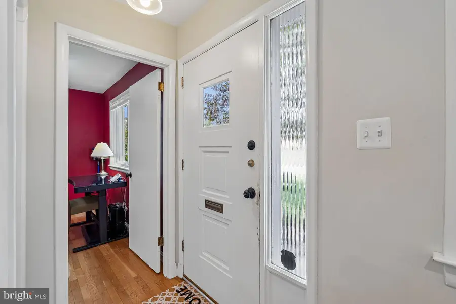 8429 Farrell Dr, Chevy Chase, MD 20815 - #3