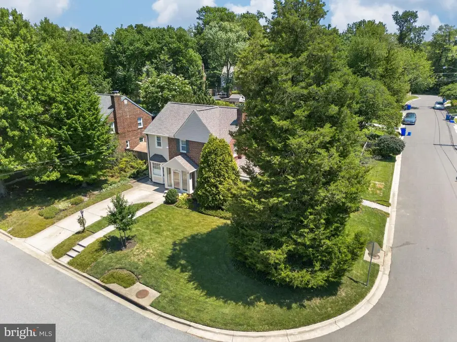 9701 Lawndale Dr, Silver Spring, MD 20901 - #2
