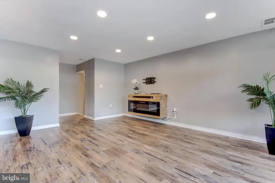 18714 Walkers Choice Rd #18714, Montgomery Village, MD 20877 - #3