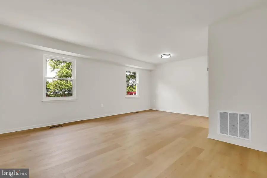 664 W Side Dr #1, Gaithersburg, MD 20878 - #3