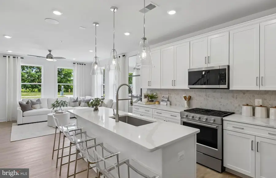 518 Parkview Ave, Gaithersburg, MD 20878 - #2
