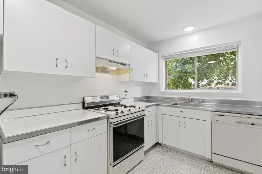 10626 Weymouth St #101, Bethesda, MD 20814 - #3
