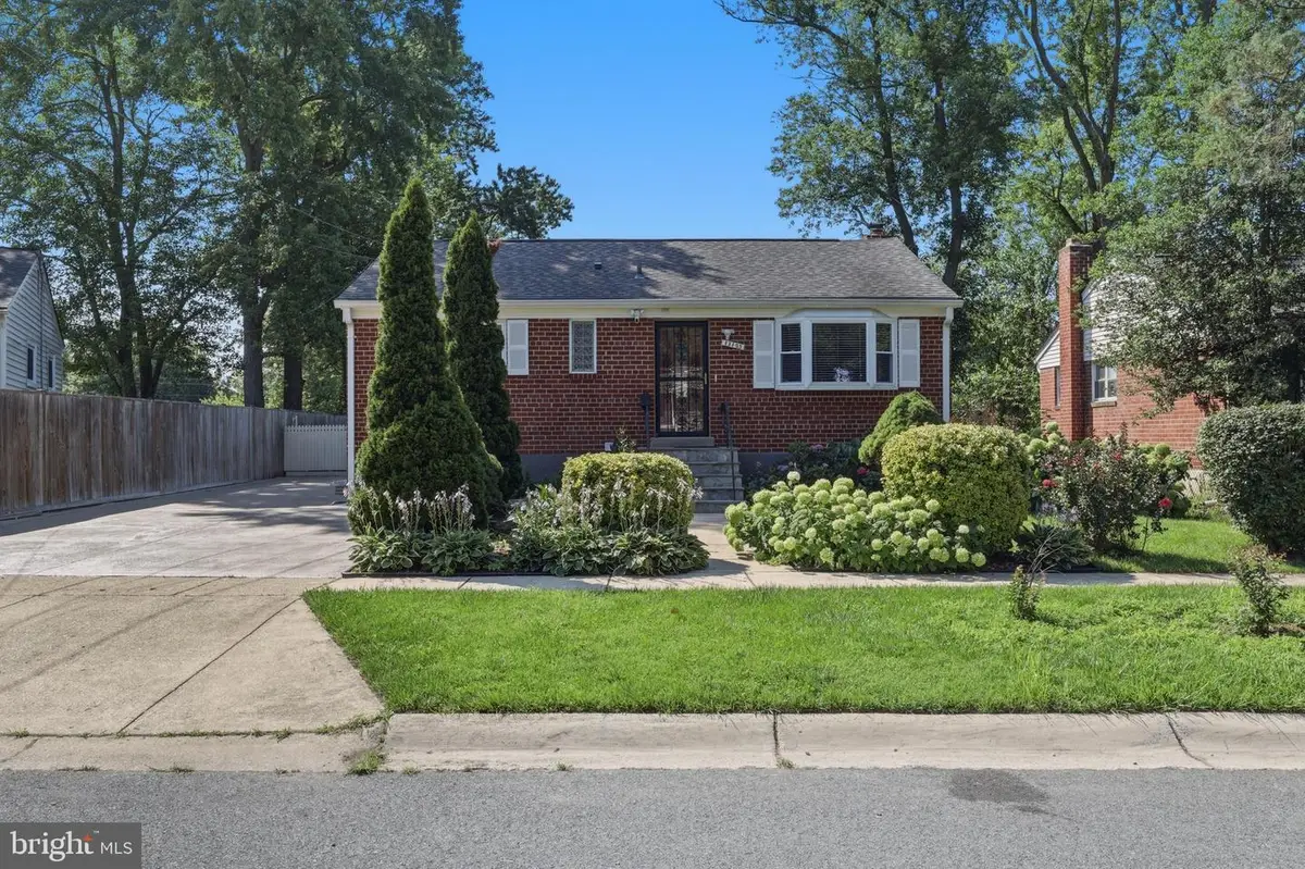 13105 Hallet Ct, Rockville, MD 20853 - #1