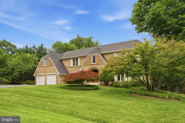 8004 Split Oak Dr, BETHESDA, MD 20817