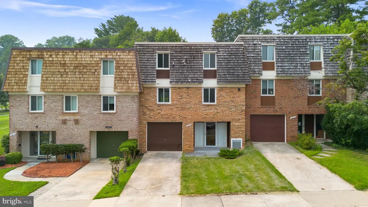 19112 Capehart Dr, Gaithersburg, MD 20886 - #1