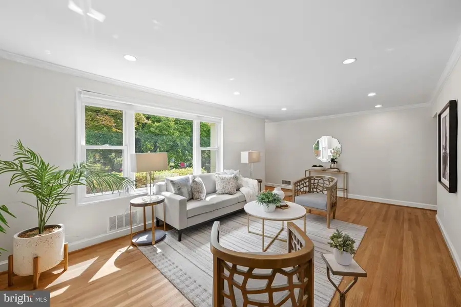 8404 Farrell Dr, Chevy Chase, MD 20815 - #2