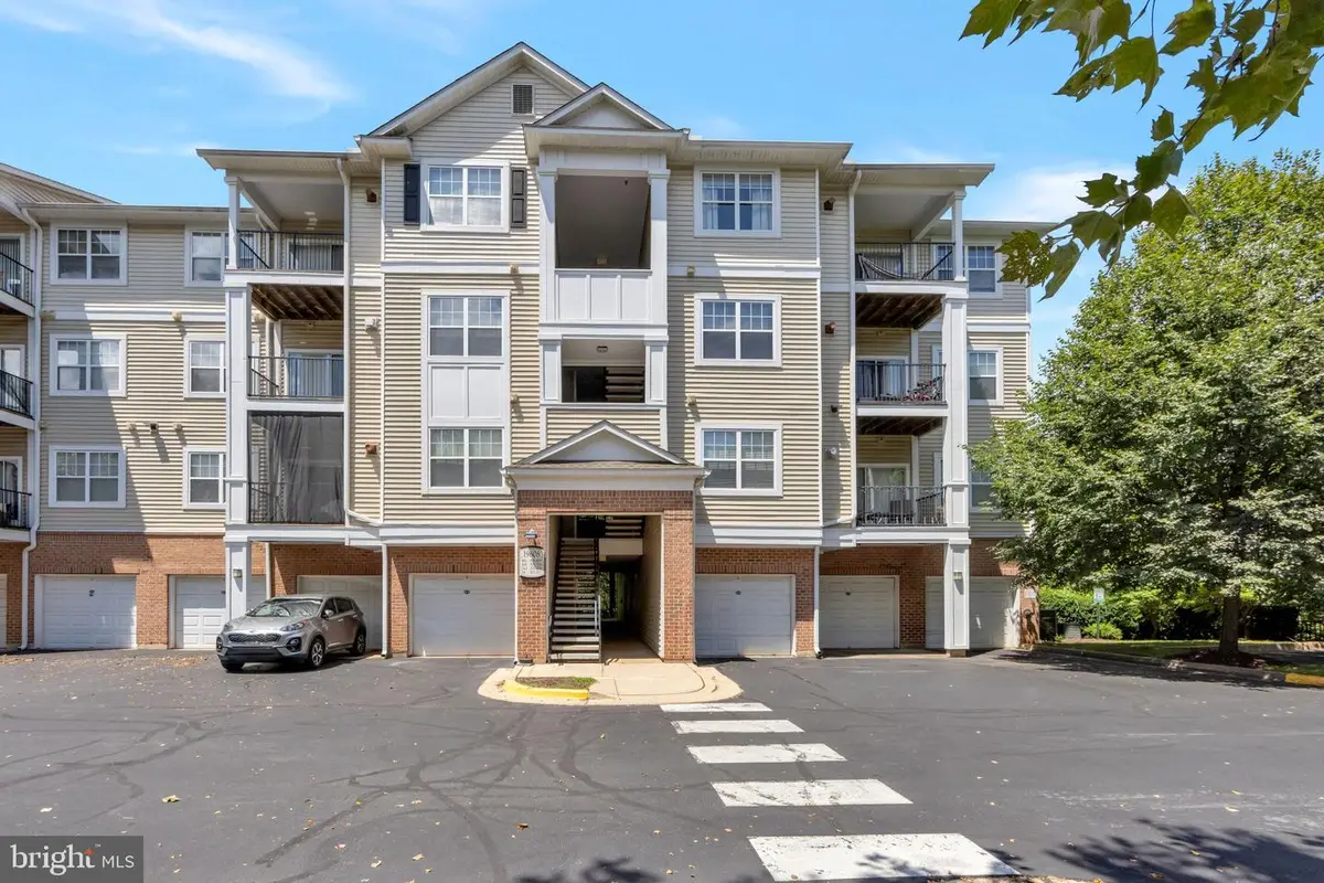 19608 Galway Bay Cir #303, Germantown, MD 20874 - #1