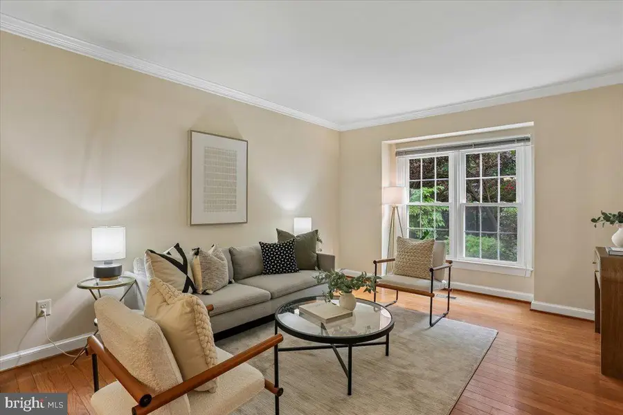 9806 Campbell Dr, Kensington, MD 20895 - #2