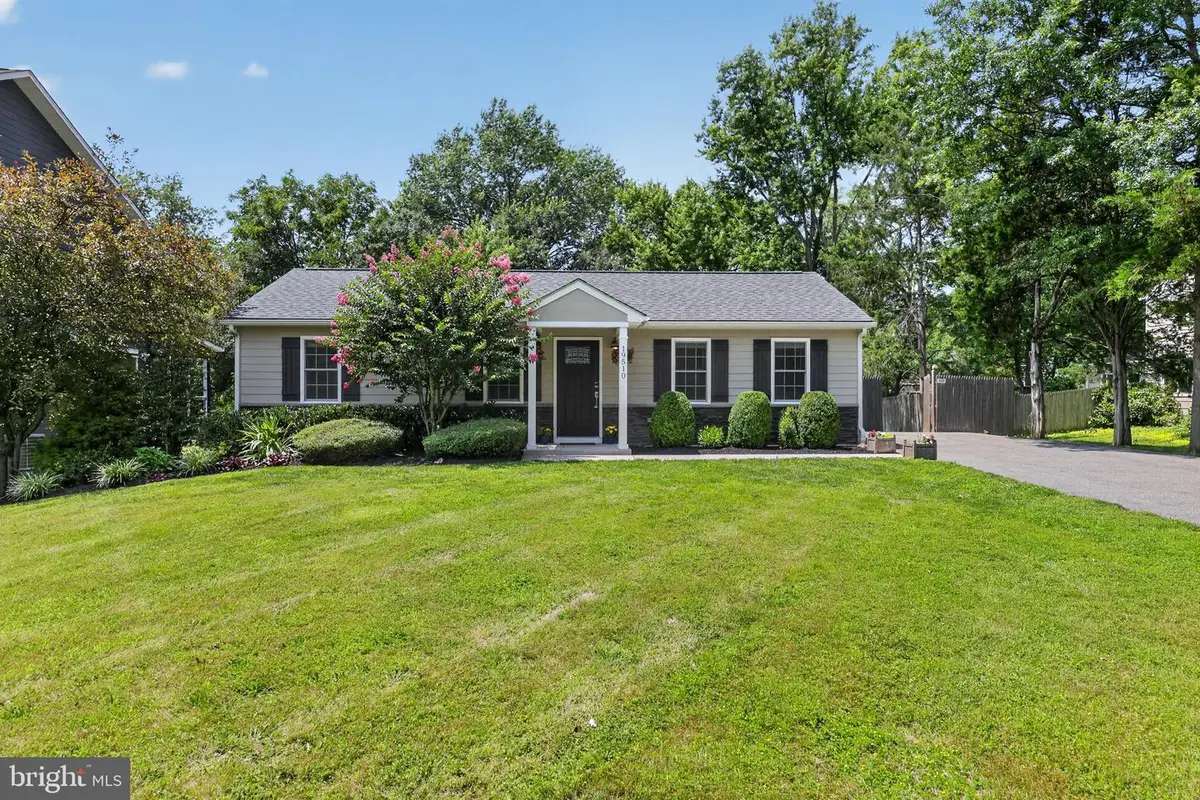19510 Fisher Ave, Poolesville, MD 20837 - #1