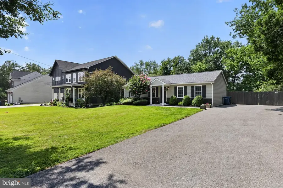 19510 Fisher Ave, Poolesville, MD 20837 - #2