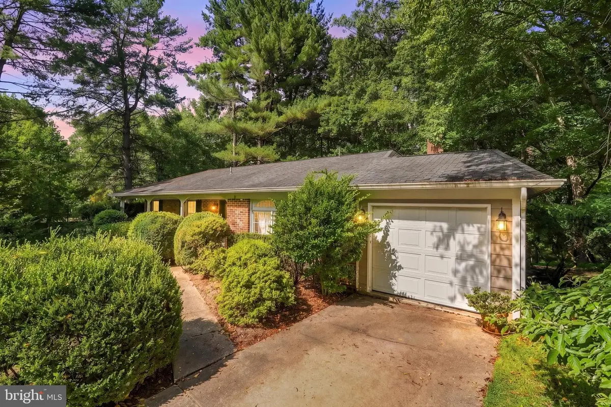 11504 Parkedge Dr, North Bethesda, MD 20852 - #1