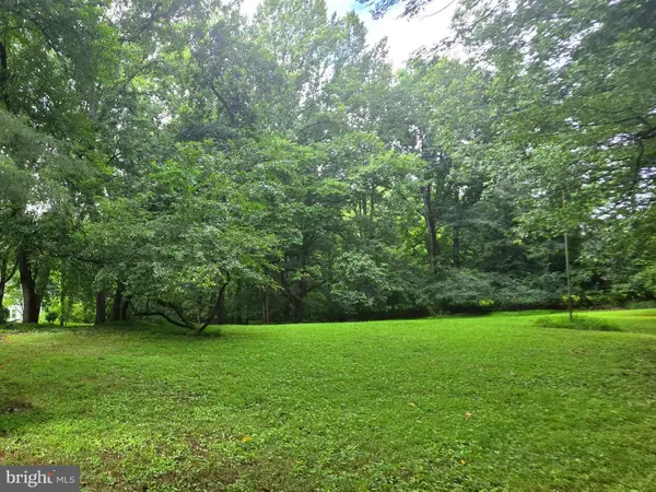 17516 Ridge Dr, ROCKVILLE, MD 20853
