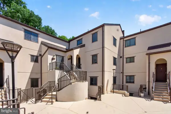 8923 Battery Pl #24, BETHESDA, MD 20814