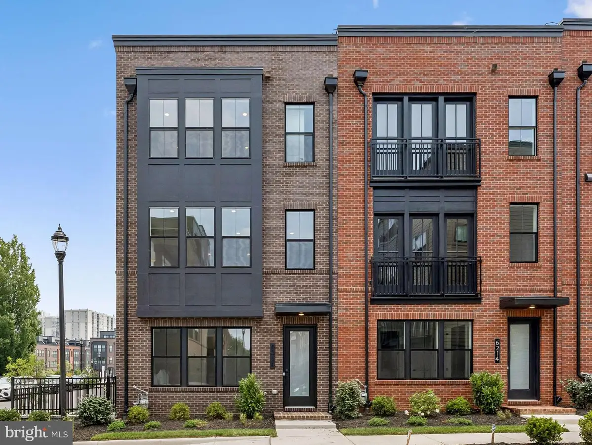 6216 Crosswind Dr, North Bethesda, MD 20852 - #1